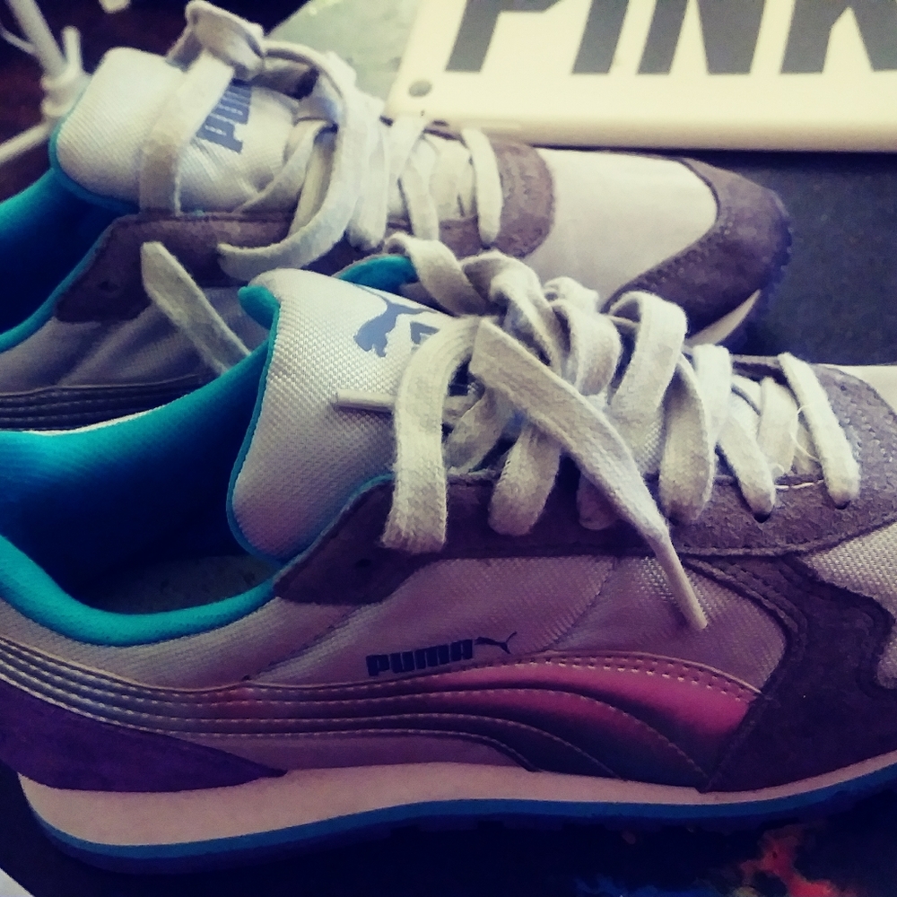 Ladies pumas